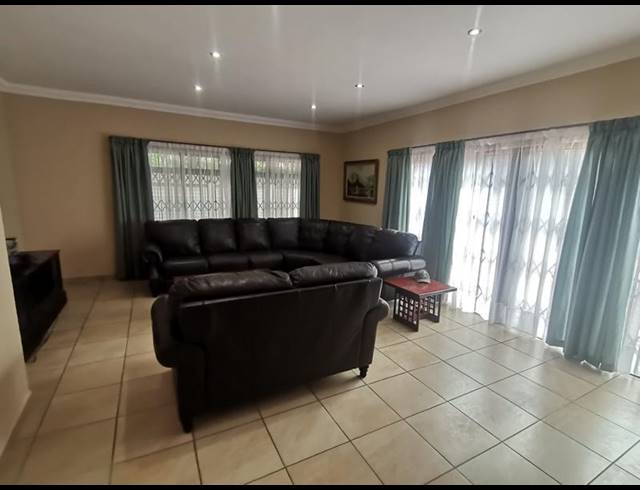 4 BEDROOM HOUSE FOR SALE IN VANDERBIJLPARK SW 5